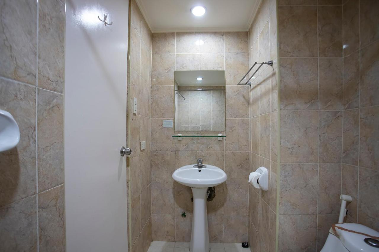 Oyo 821 Connector Hostel Makati City Exteriér fotografie
